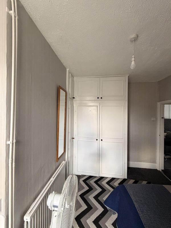 Room Turner Road in Greater London