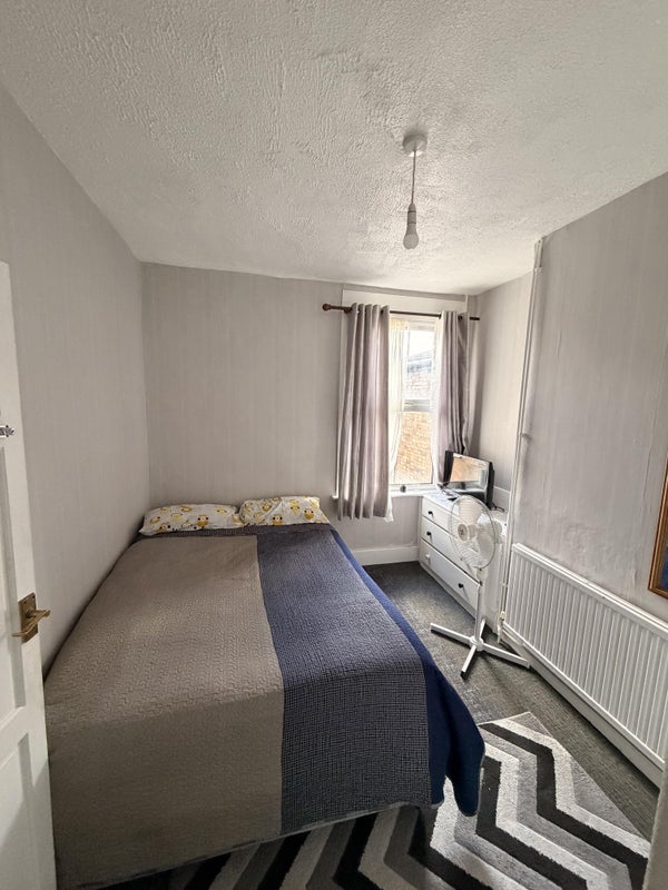 Room Turner Road in Greater London