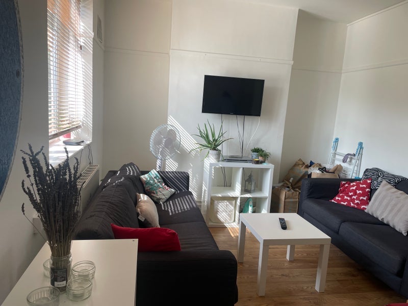 Room Sir Alexander Close in Greater London