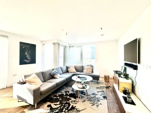 Flat Juniper Drive in London
