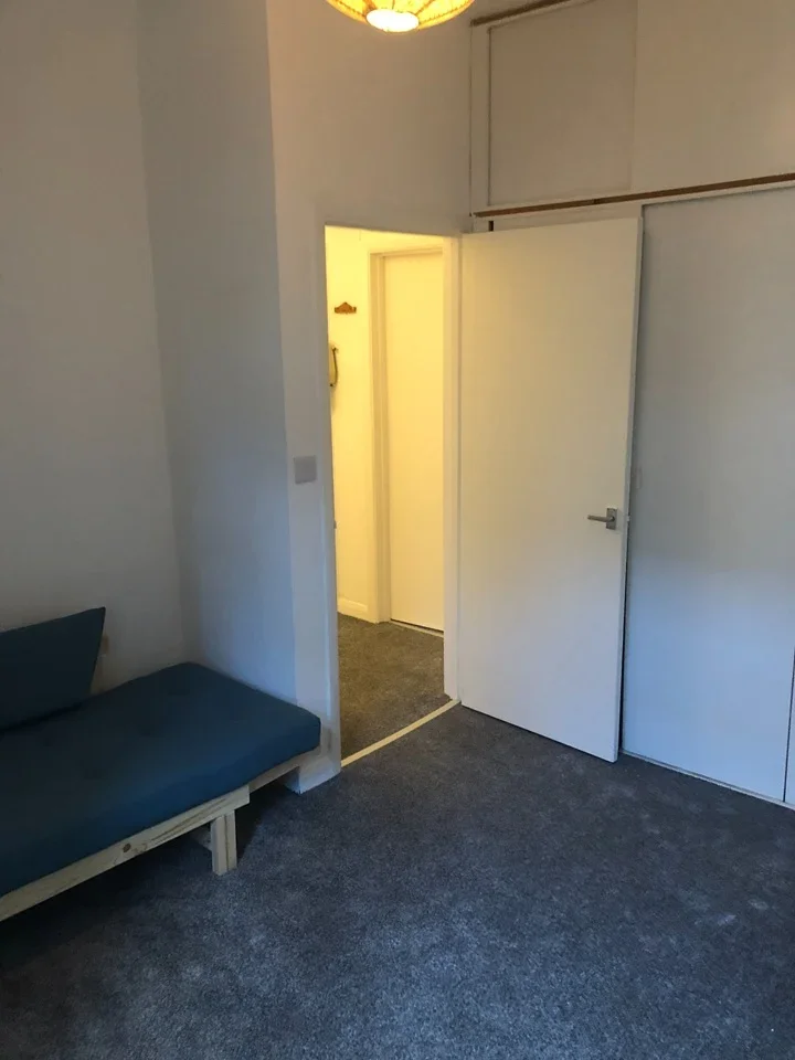 Flat Cotleigh Road in Greater London