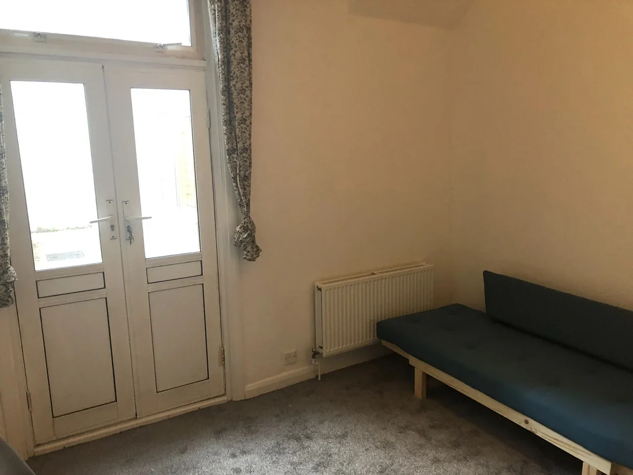 Flat Cotleigh Road in Greater London