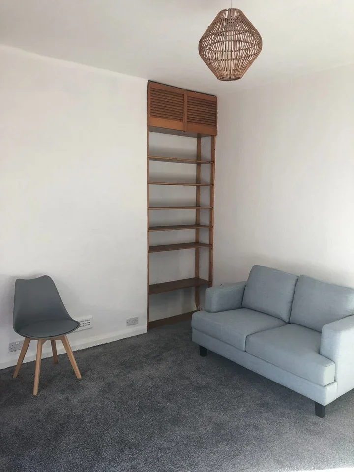 Flat Cotleigh Road in Greater London