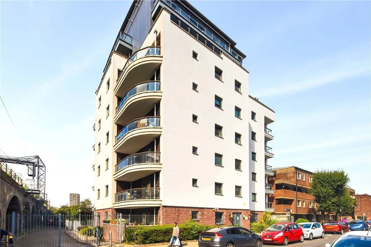 Flat Devonport Street in Greater London