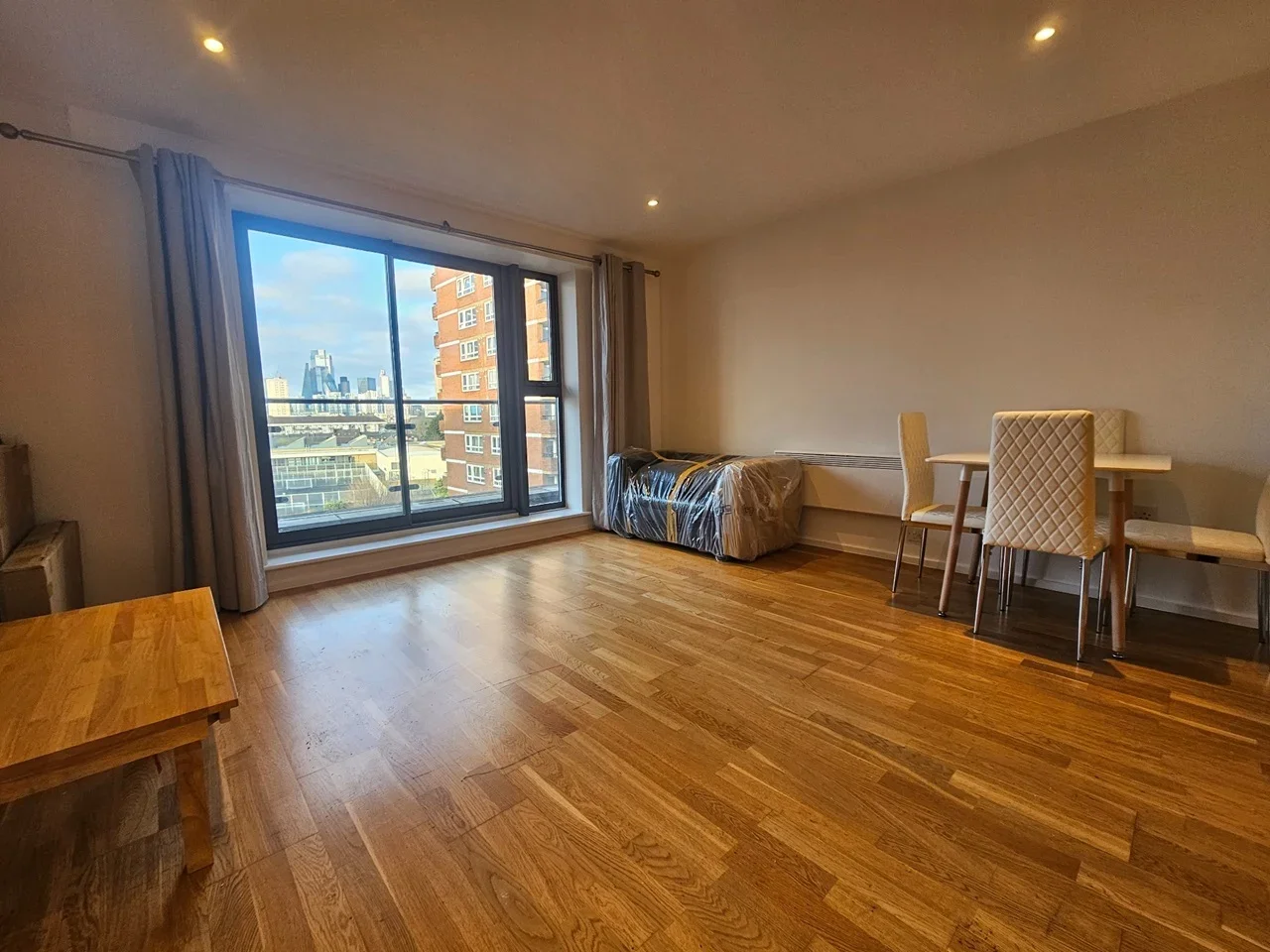 Flat Devonport Street in Greater London