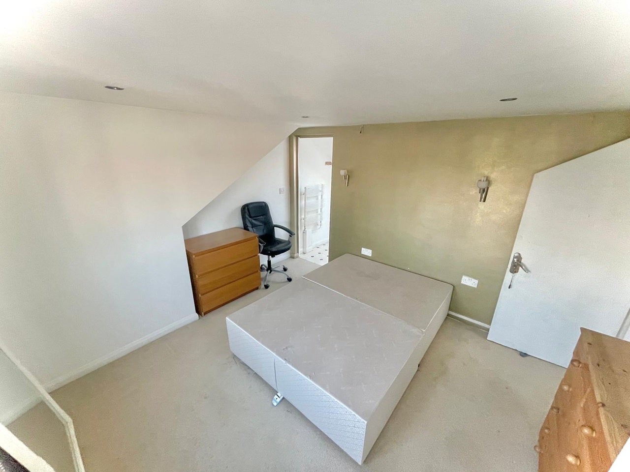 Room Albion Road in Greater London