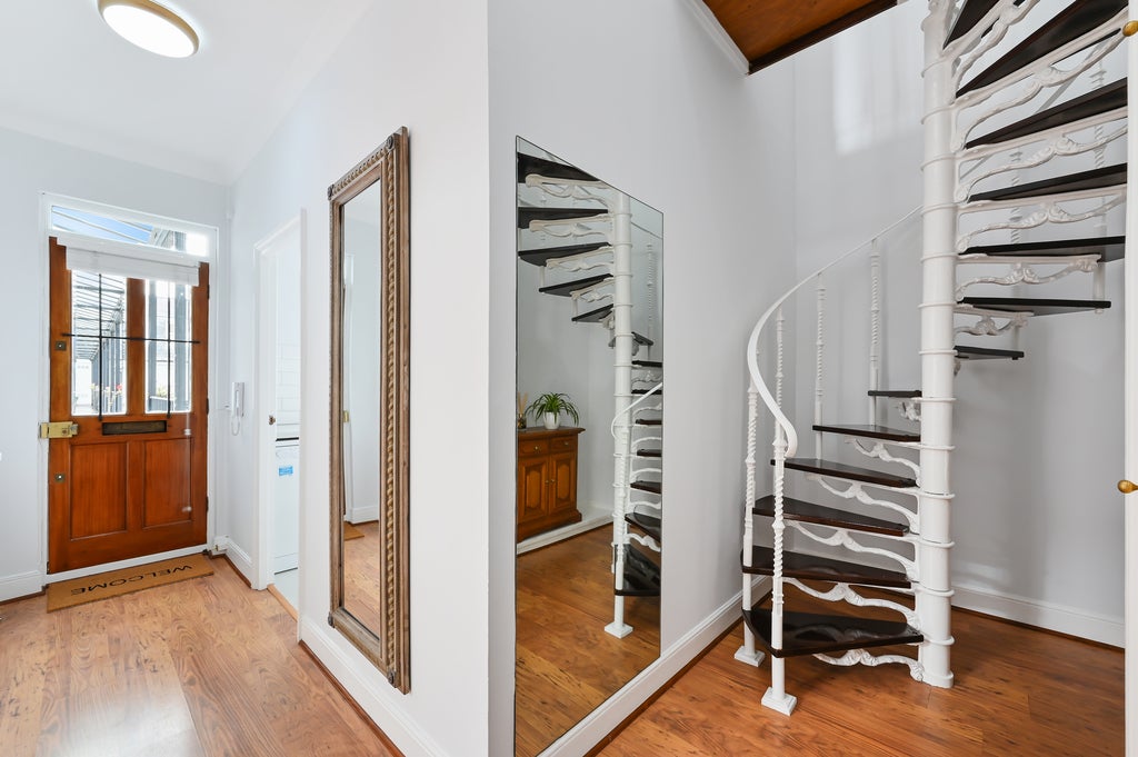 Flat De Vere Mews in Greater London