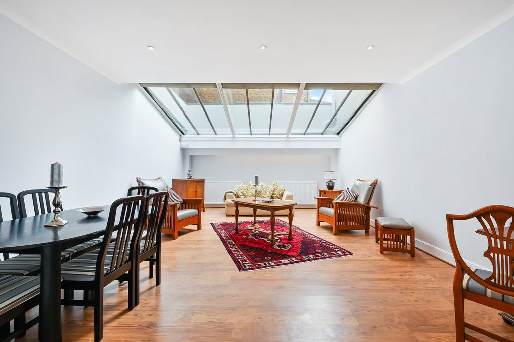 Flat De Vere Mews in Greater London