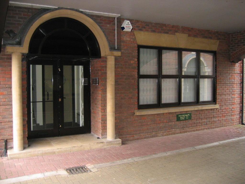 Flat Mount Mews in Greater London
