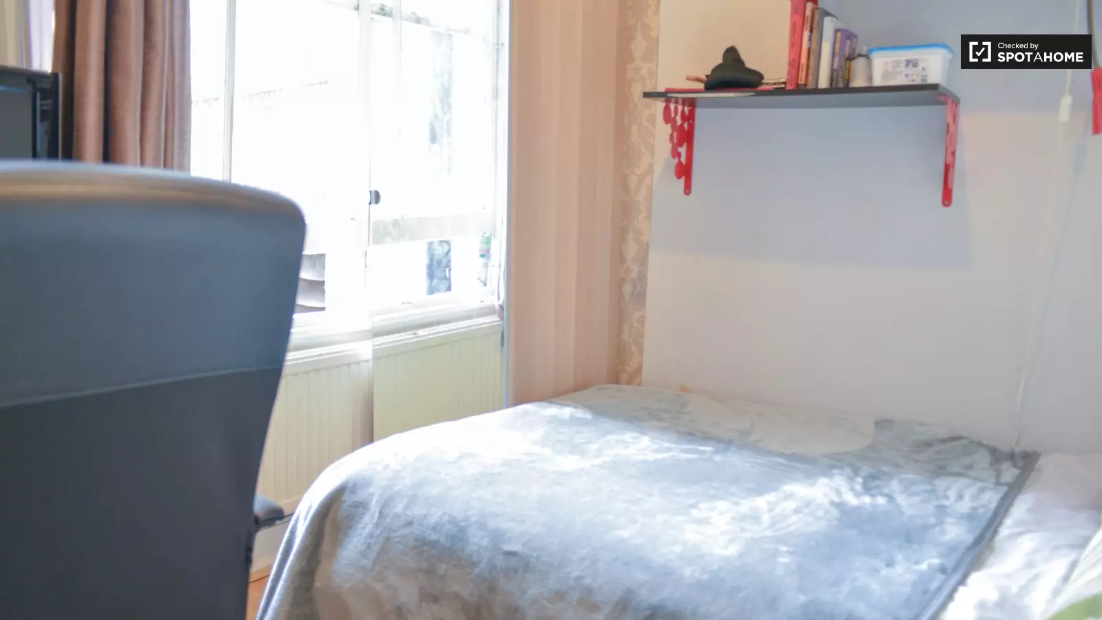 Flat Dorset Road in Greater London