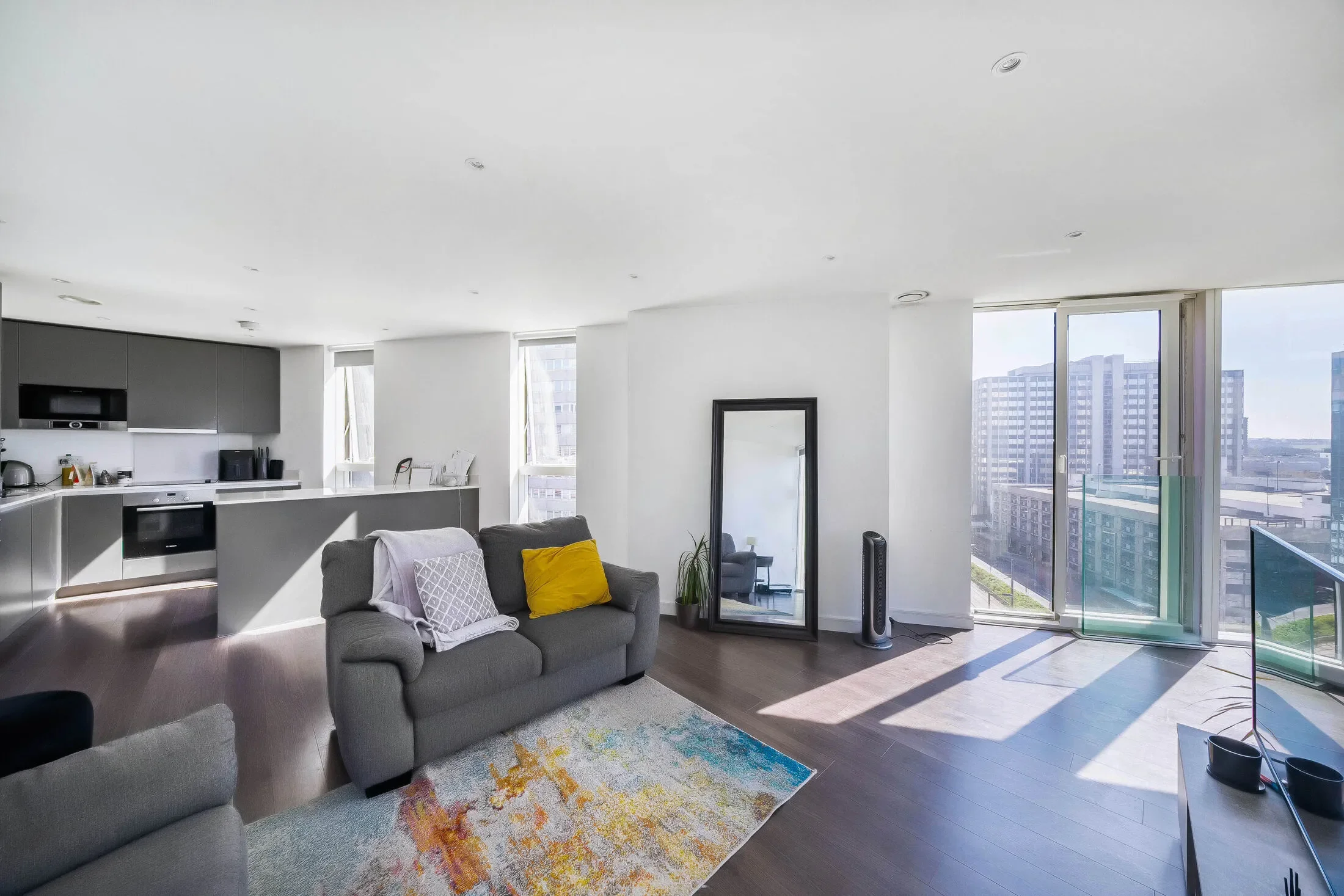Flat Saffron Square in Greater London