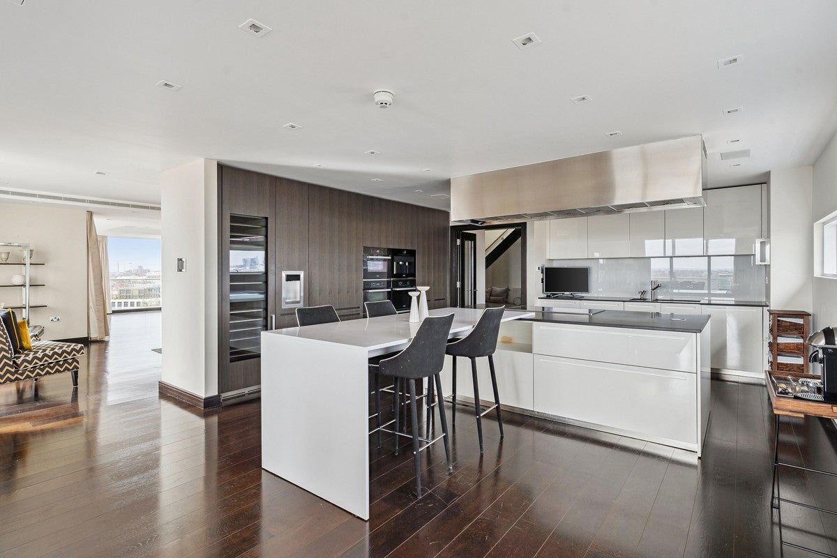 Flat Gatliff Road in City of Westminster