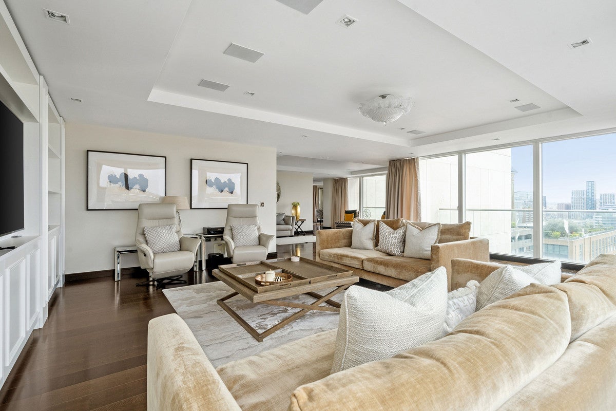 Flat Gatliff Road in City of Westminster