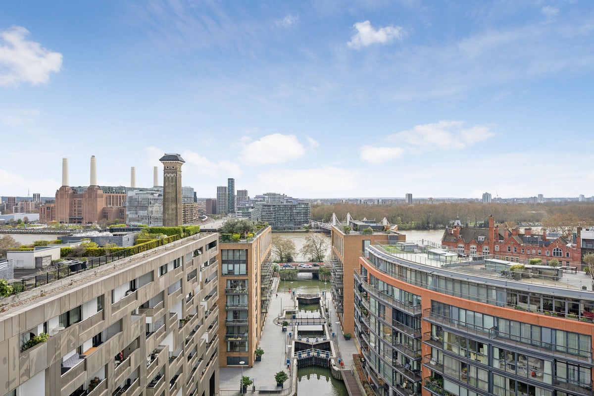 Flat Gatliff Road in City of Westminster