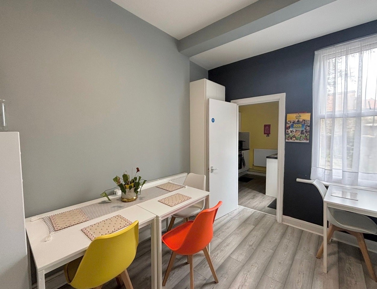 Room Inman Road in Greater London