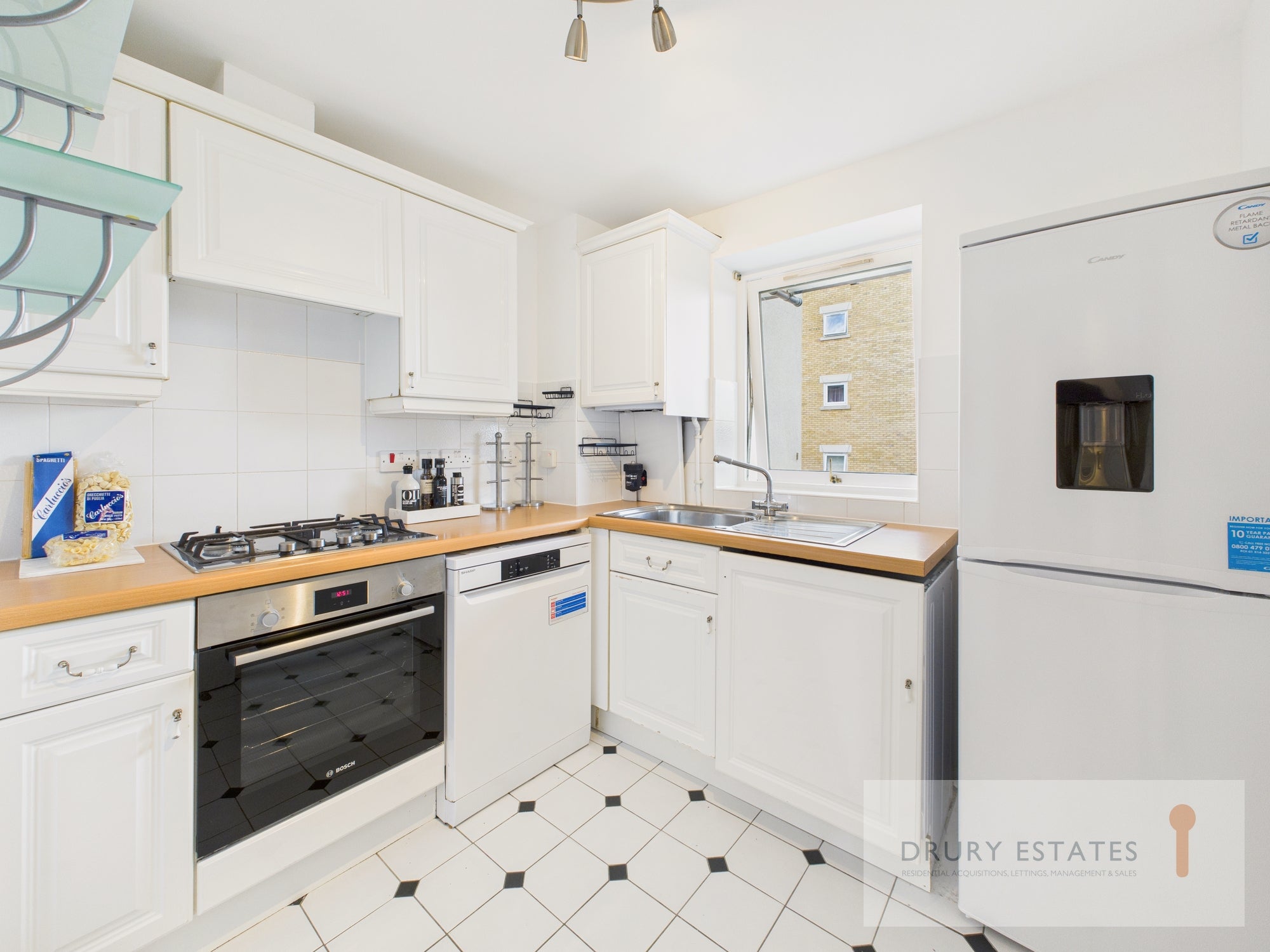 Flat Stewart Street in Greater London