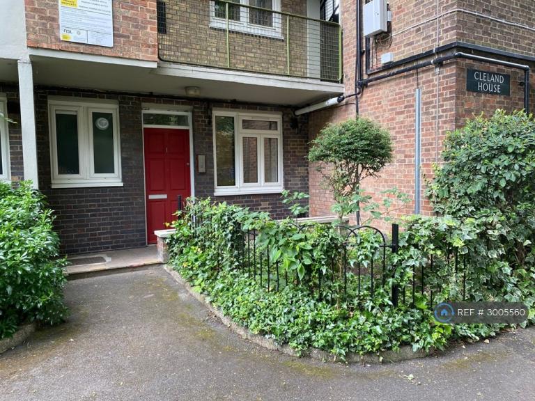 Flat Sewardstone Road in Greater London