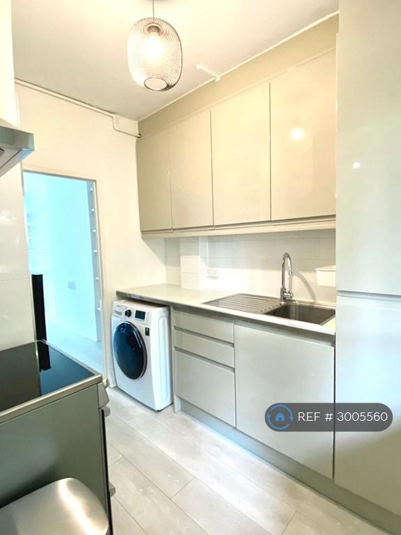 Flat Sewardstone Road in Greater London