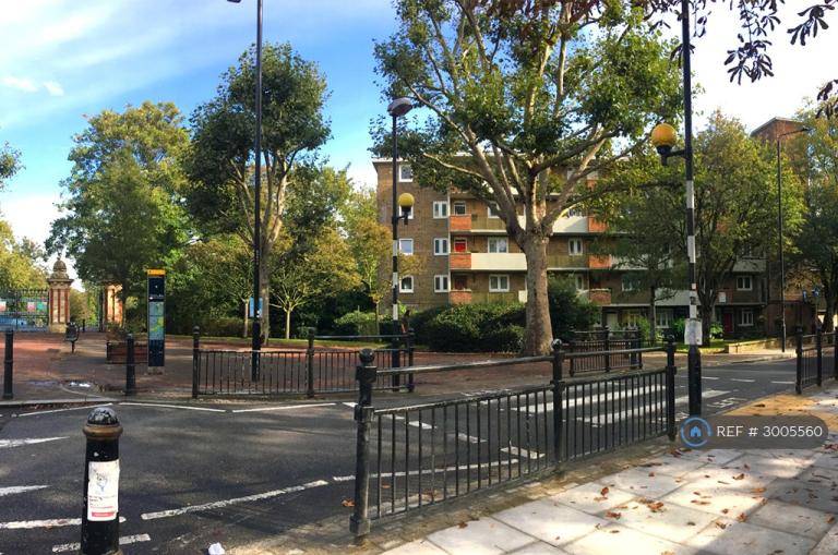 Flat Sewardstone Road in Greater London