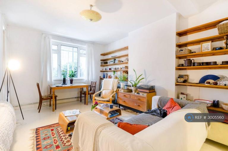 Flat Sewardstone Road in Greater London