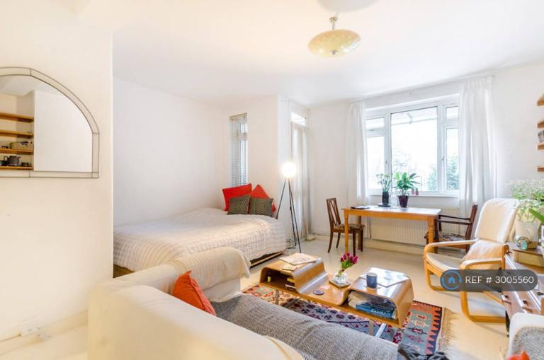 Flat Sewardstone Road in Greater London