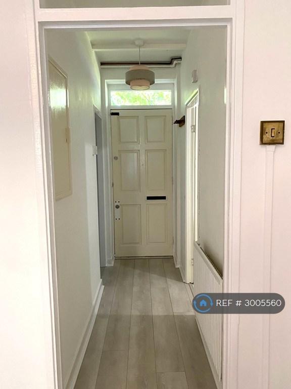 Flat Sewardstone Road in Greater London