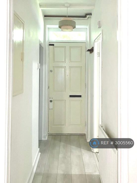Flat Sewardstone Road in Greater London