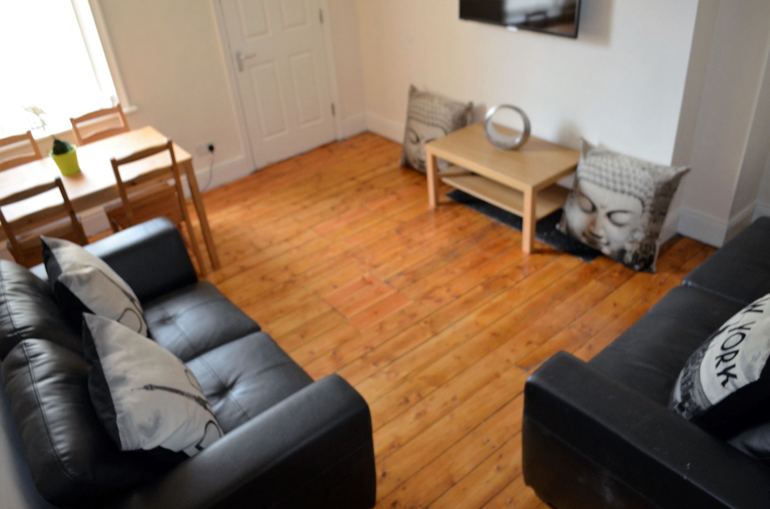 Flat Simonside Terrace in Newcastle upon Tyne