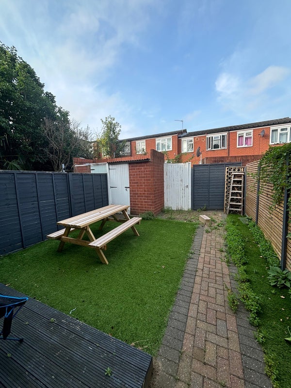 Room Caistor Road in Greater London