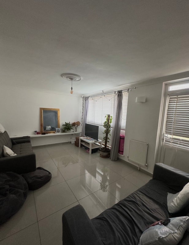 Room Caistor Road in Greater London