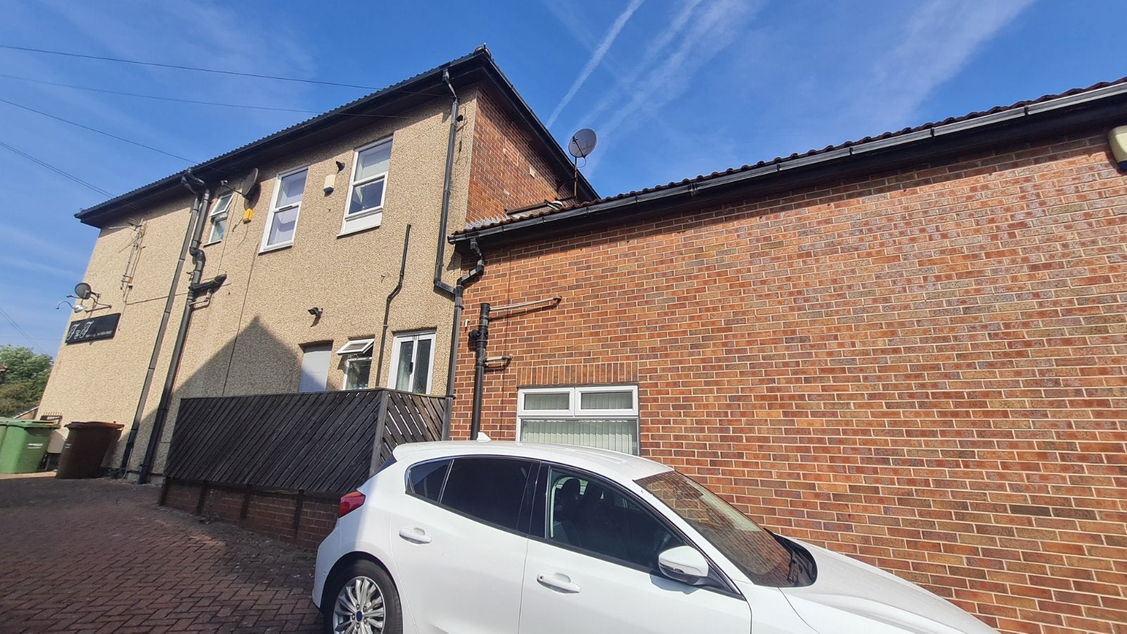 Flat Beckley Road in Wakefield