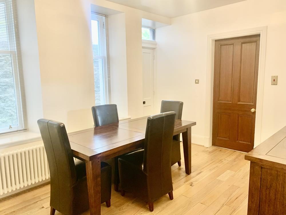 Flat Queen's Road in Brentwood