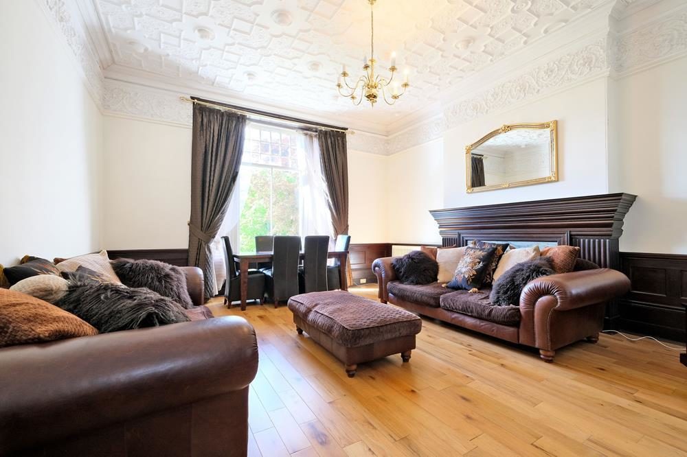 Flat Queen's Road in Brentwood