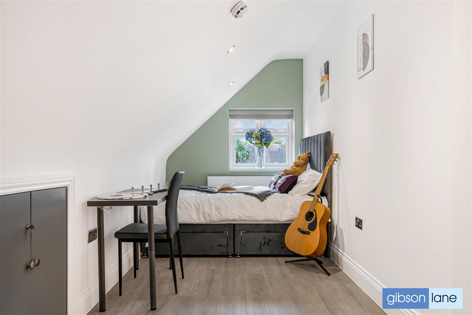 Room Surbiton Road in Greater London