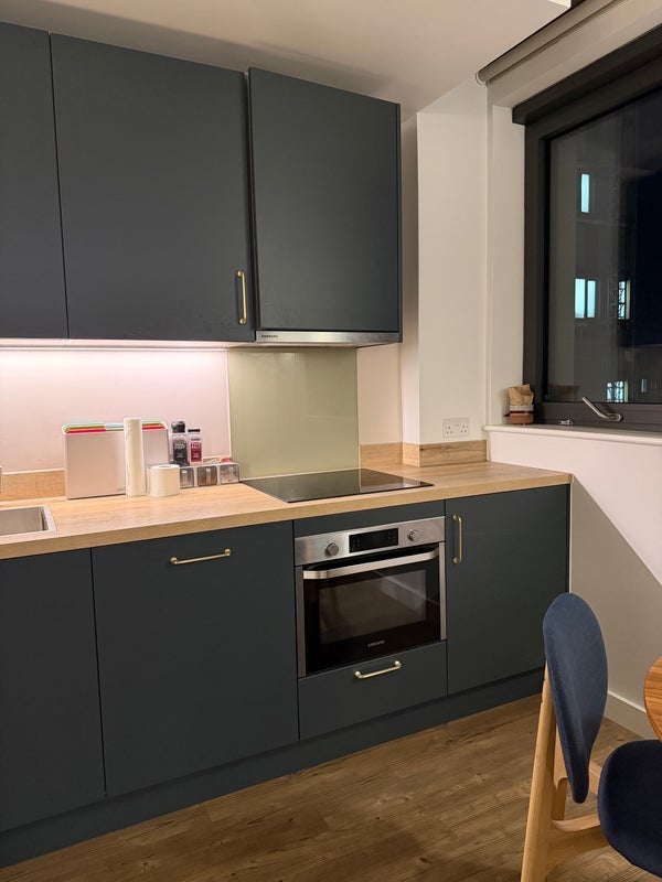 Flat Wellers Way in Greater London