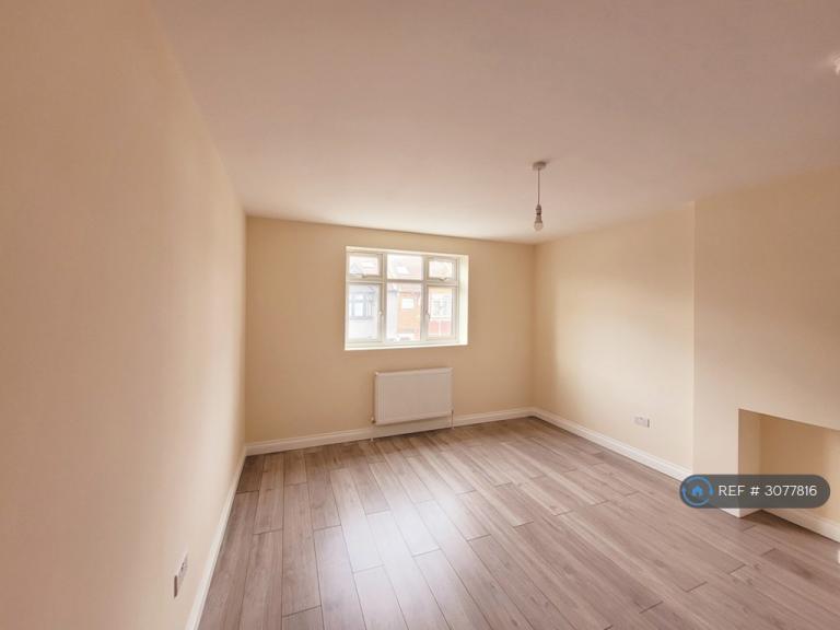 Flat Chester Road in Watford