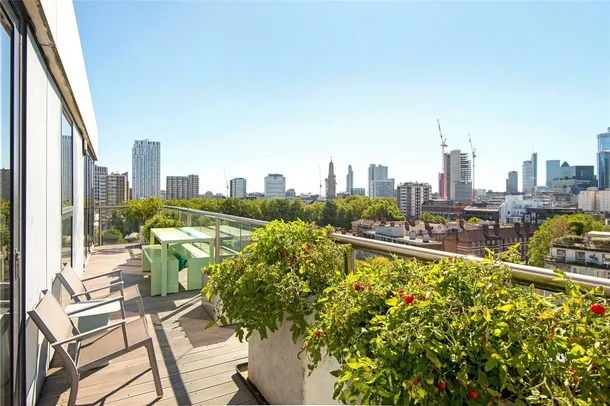 Flat Dance Square in Greater London