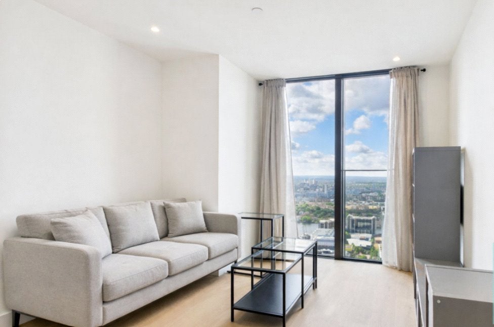 Flat South Quay Square in Greater London