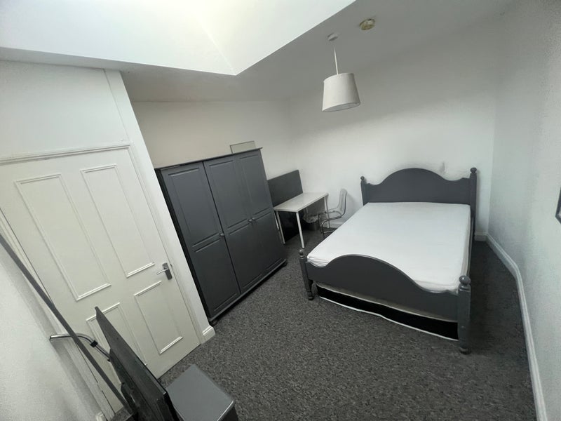 Room Avonvale Road in Bristol