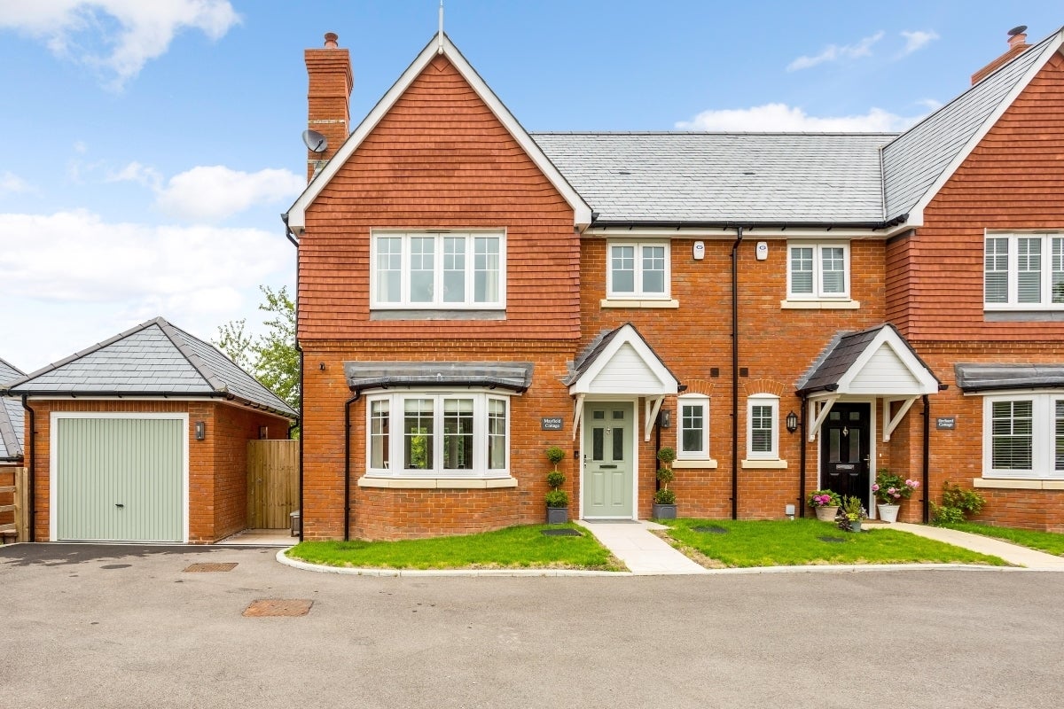 House Sydmonton Road in Basingstoke and Deane