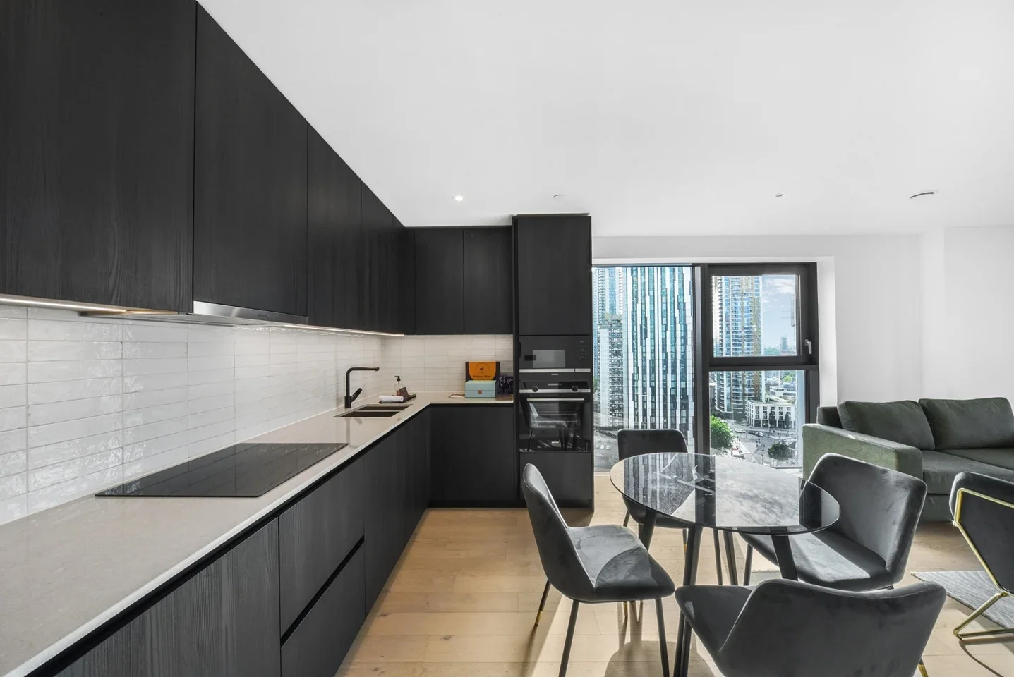 Flat Sayer Street in Greater London