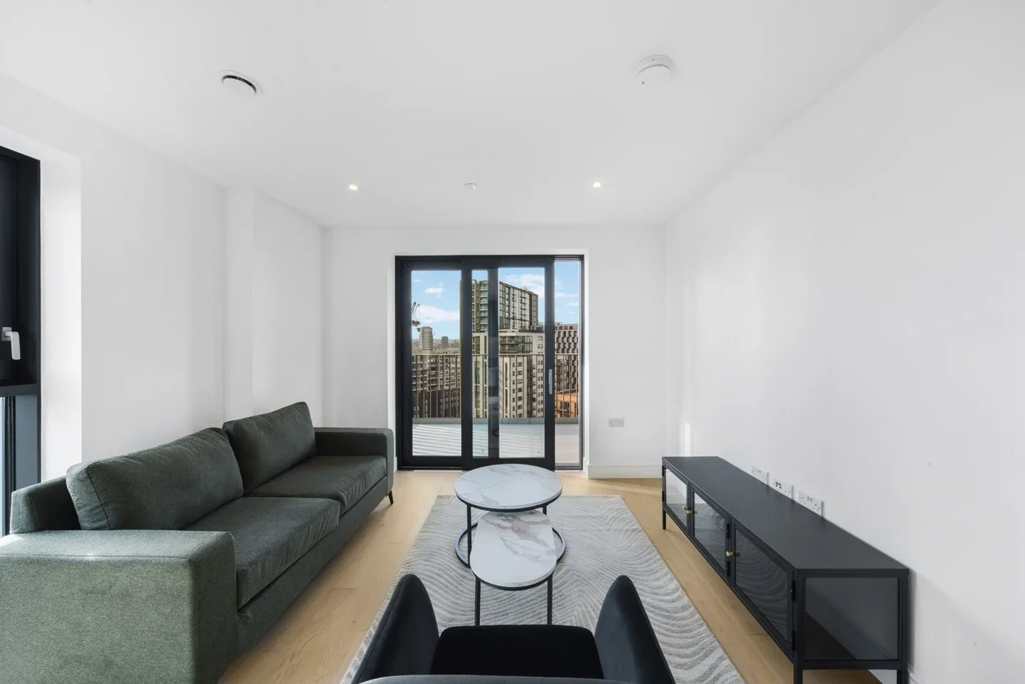 Flat Sayer Street in Greater London
