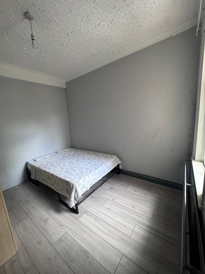 Room Derby Road in Greater London