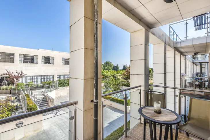 Flat Hancocks Mount in Sunninghill