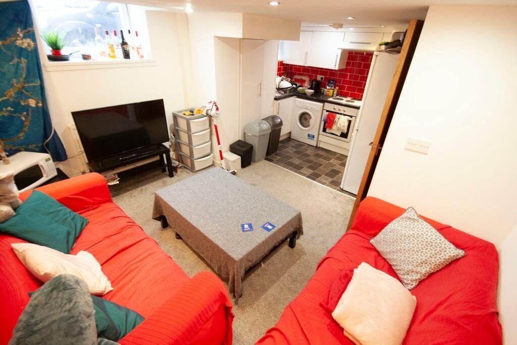 House Thornville Grove in Leeds