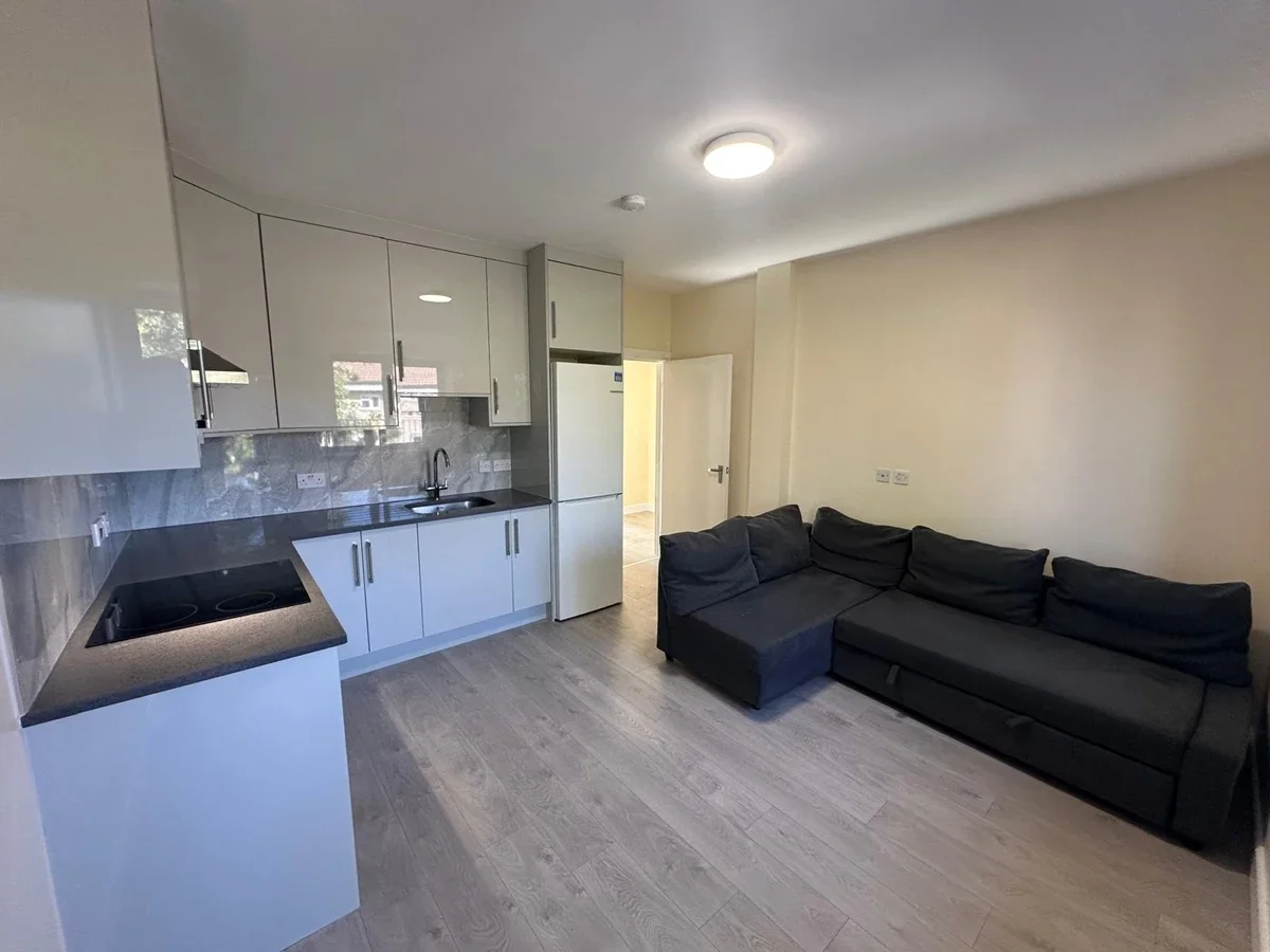 Flat Hertford Road in Greater London