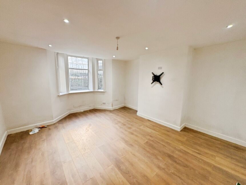 Flat Somerset Road in Kirklees