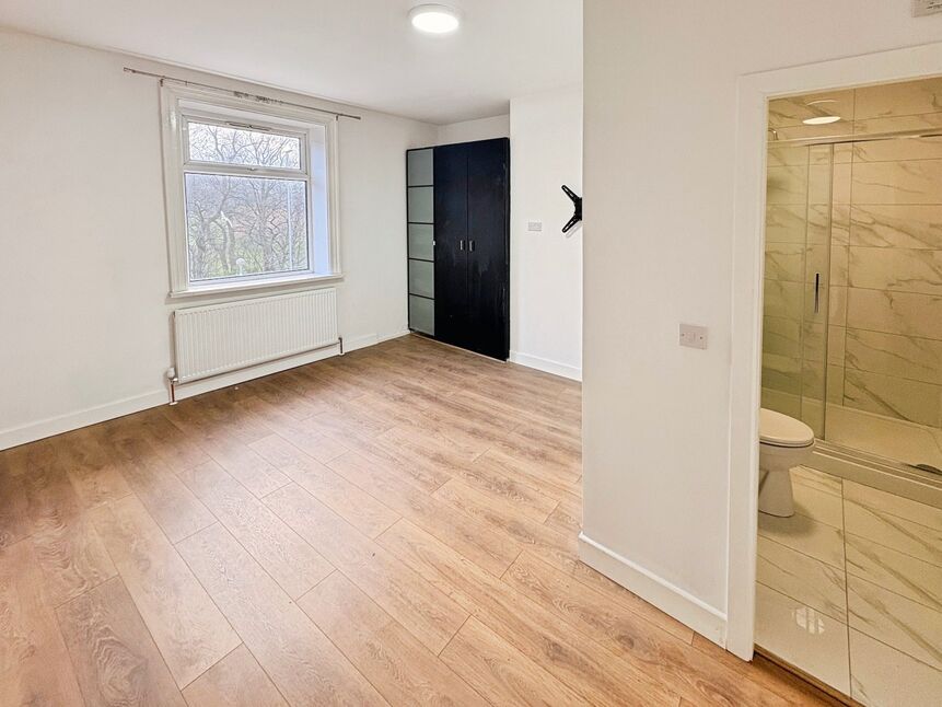 Flat Somerset Road in Kirklees