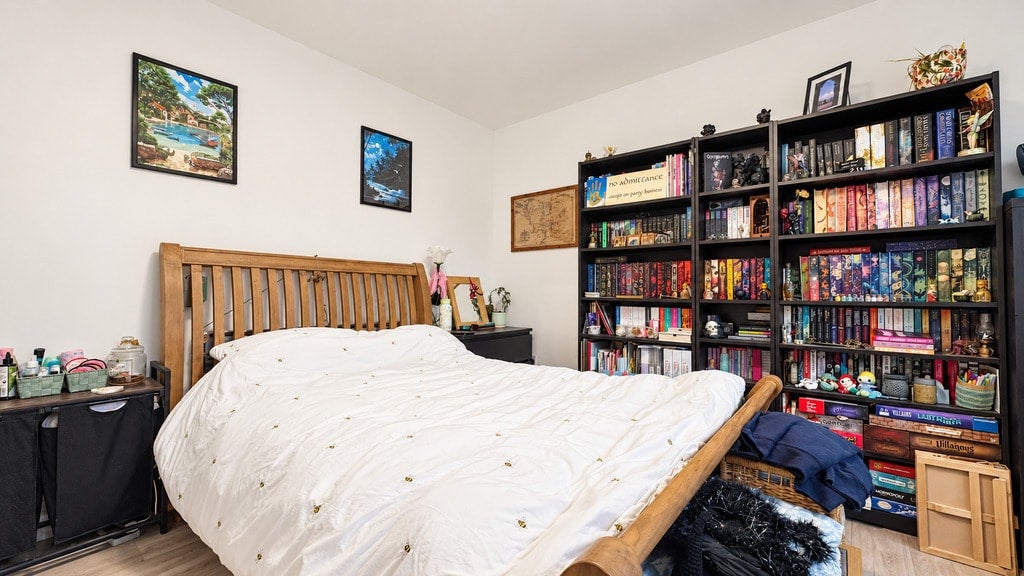 Flat Netherfield Road in Greater London