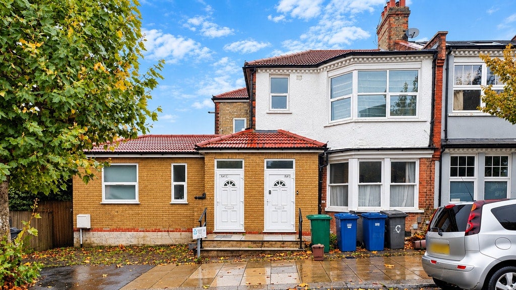 Flat Netherfield Road in Greater London